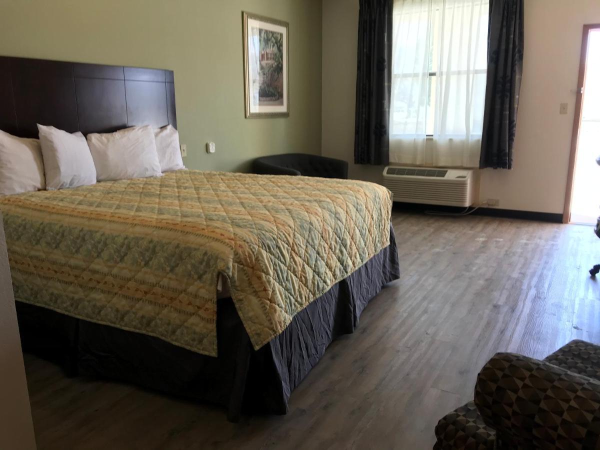 Big Lake Inn And Suites Zewnętrze zdjęcie